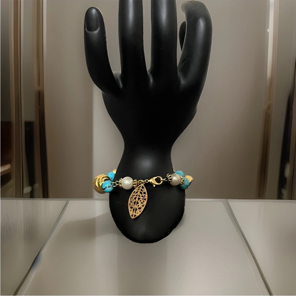 Handcrafted Beaded Bracelet Turquoise Color Gold And Silver Tone With Leaf Charm - Picture 3 of 3